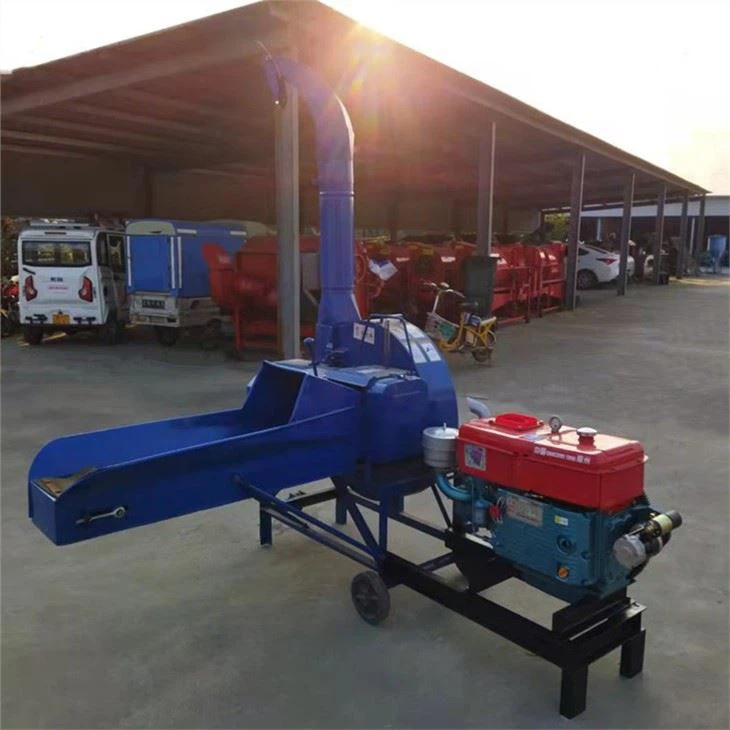 Machine de pétrissage d'ensilage à moteur