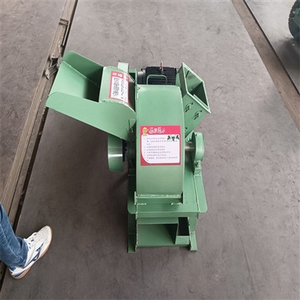 Broyeur à bois à entraînement par moteur