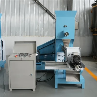 Test de machine de fabrication de granulés de nourriture pour petits chiens d...