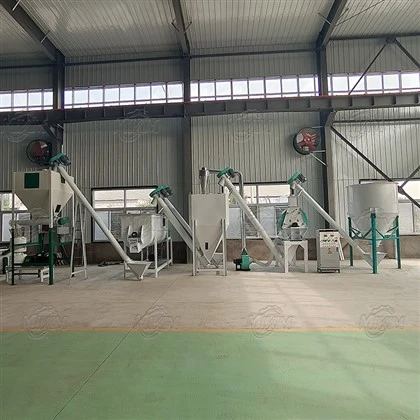 Ligne de production de granulés d'aliments pour animaux 1-2 TPH pour les fermes avicoles et d'élevage en Afrique